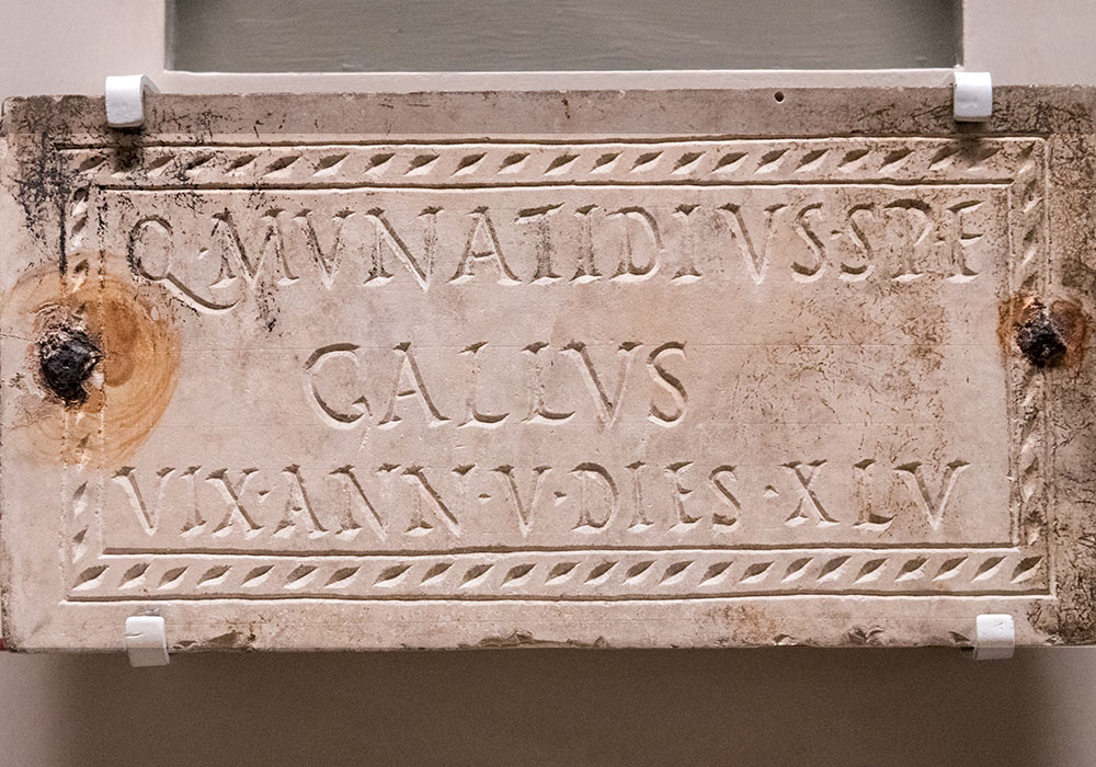 kolumbarium - Quintus Munatidius Gallus, Spurius’ sønn