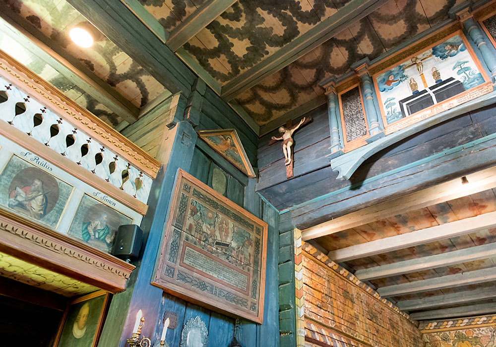Interiør: Rollag stavkirke