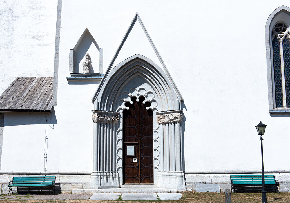Portal på Martebo kyrka, Gotland
