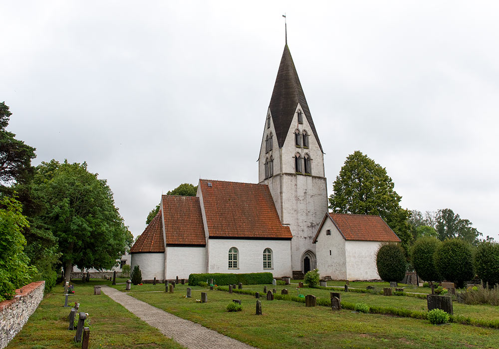Sproge kyrka (Gotland) - Gravgaver.no