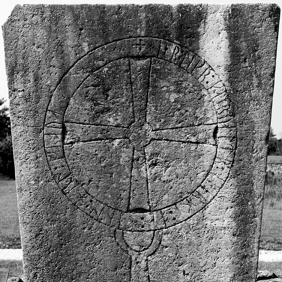 Runestein fra 1300-tallet. Gravminne.