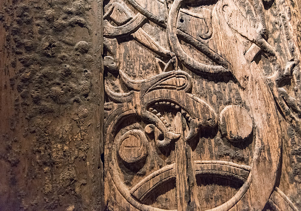 Portal på stavkirke på Gotland. Nå i Gotlands Museum i Visby.